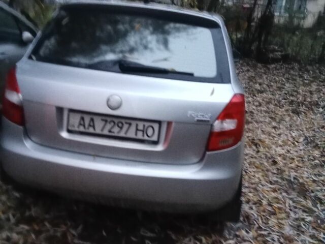 Серый Шкода Фабия, объемом двигателя 1.4 л и пробегом 320 тыс. км за 2500 $, фото 2 на Automoto.ua