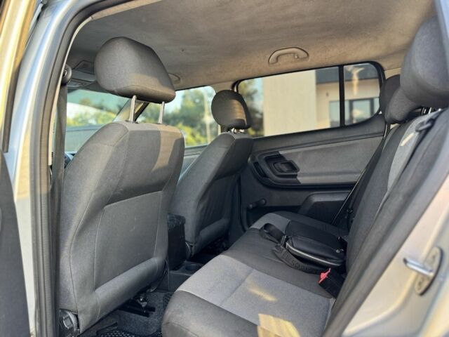 Серый Шкода Фабия, объемом двигателя 1.4 л и пробегом 245 тыс. км за 4699 $, фото 9 на Automoto.ua