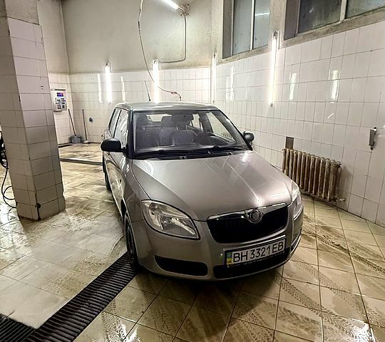 Серый Шкода Фабия, объемом двигателя 1.2 л и пробегом 145 тыс. км за 4900 $, фото 2 на Automoto.ua
