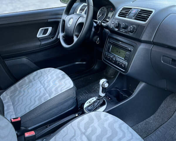 Серый Шкода Фабия, объемом двигателя 1.6 л и пробегом 253 тыс. км за 5999 $, фото 12 на Automoto.ua