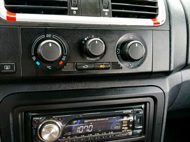 Серый Шкода Фабия, объемом двигателя 1.2 л и пробегом 260 тыс. км за 4000 $, фото 3 на Automoto.ua