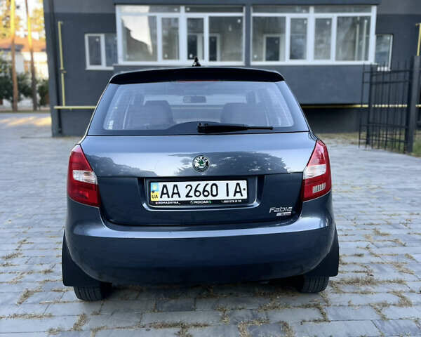 Серый Шкода Фабия, объемом двигателя 1.6 л и пробегом 253 тыс. км за 5999 $, фото 15 на Automoto.ua