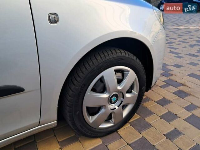 Сірий Шкода Фабія, об'ємом двигуна 1.4 л та пробігом 214 тис. км за 4999 $, фото 25 на Automoto.ua