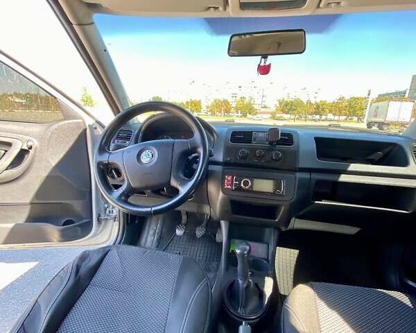 Сірий Шкода Фабія, об'ємом двигуна 1.2 л та пробігом 160 тис. км за 4300 $, фото 5 на Automoto.ua