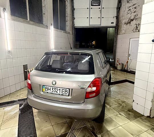 Серый Шкода Фабия, объемом двигателя 1.2 л и пробегом 145 тыс. км за 4900 $, фото 3 на Automoto.ua
