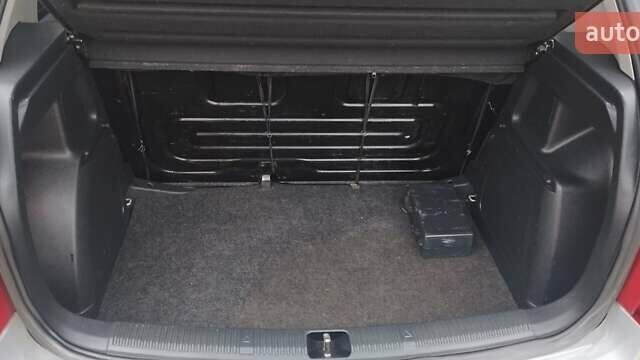 Серый Шкода Фабия, объемом двигателя 1.2 л и пробегом 314 тыс. км за 3950 $, фото 13 на Automoto.ua