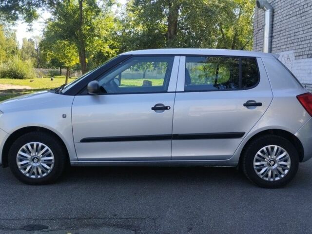 Сірий Шкода Фабія, об'ємом двигуна 1.2 л та пробігом 190 тис. км за 4700 $, фото 2 на Automoto.ua
