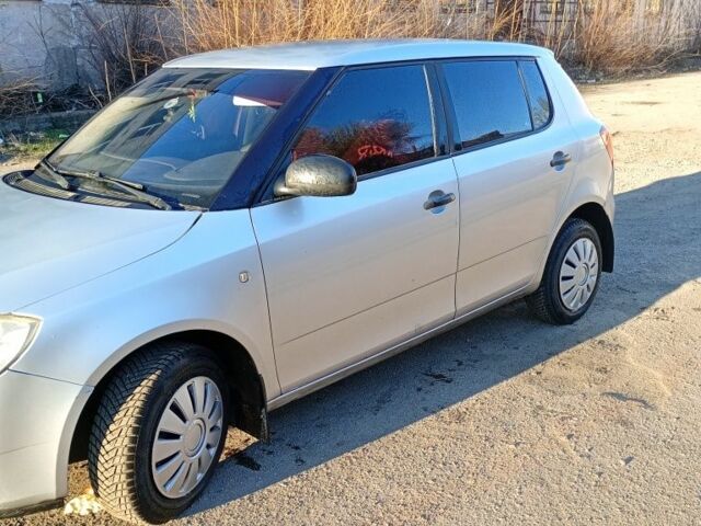 Сірий Шкода Фабія, об'ємом двигуна 1.2 л та пробігом 305 тис. км за 3500 $, фото 1 на Automoto.ua