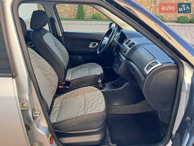 Сірий Шкода Фабія, об'ємом двигуна 1.4 л та пробігом 214 тис. км за 4999 $, фото 35 на Automoto.ua