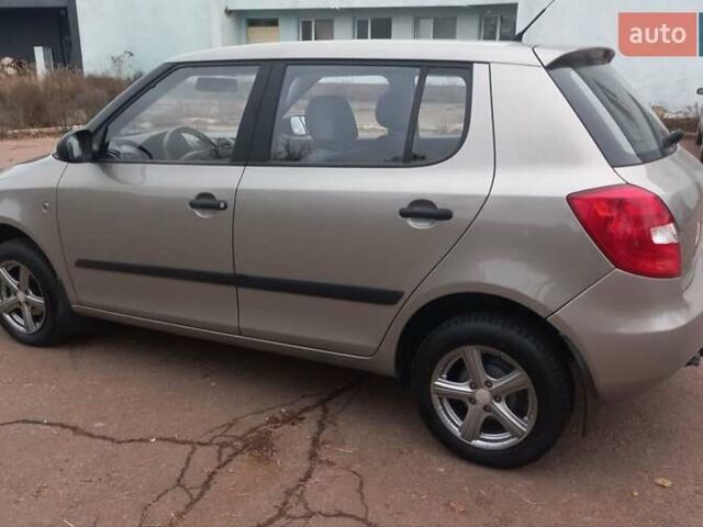 Серый Шкода Фабия, объемом двигателя 1.2 л и пробегом 113 тыс. км за 5100 $, фото 5 на Automoto.ua