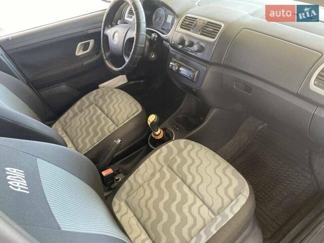 Серый Шкода Фабия, объемом двигателя 1.39 л и пробегом 185 тыс. км за 6300 $, фото 26 на Automoto.ua