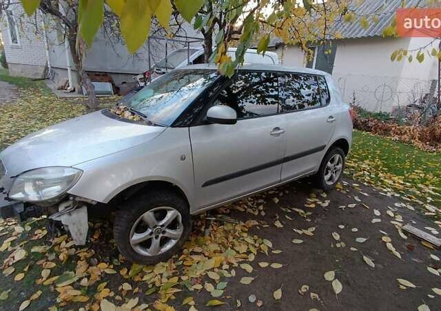 Серый Шкода Фабия, объемом двигателя 1.2 л и пробегом 270 тыс. км за 2500 $, фото 2 на Automoto.ua