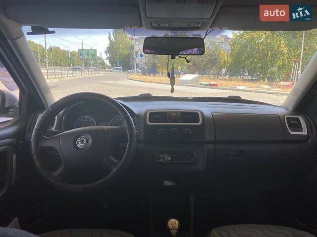 Серый Шкода Фабия, объемом двигателя 1.39 л и пробегом 185 тыс. км за 6300 $, фото 27 на Automoto.ua