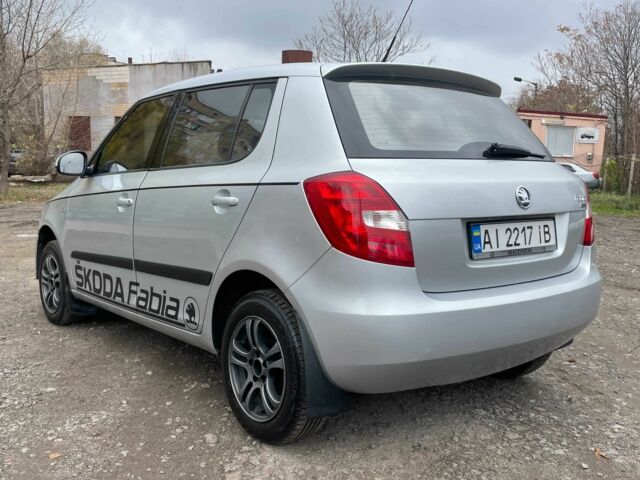 Серый Шкода Фабия, объемом двигателя 1.3 л и пробегом 195 тыс. км за 4200 $, фото 2 на Automoto.ua