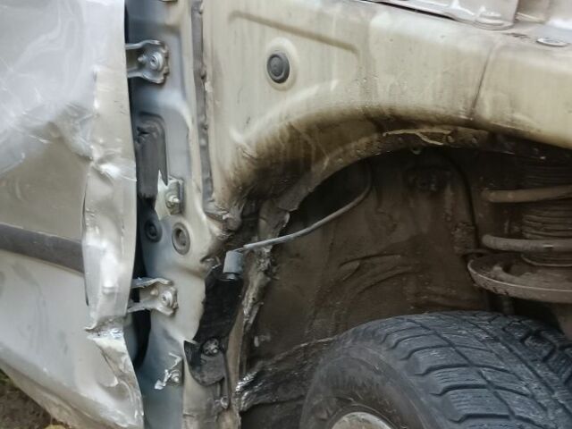 Серый Шкода Фабия, объемом двигателя 1.2 л и пробегом 270 тыс. км за 2500 $, фото 6 на Automoto.ua