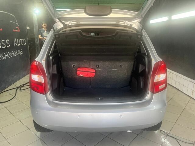 Серый Шкода Фабия, объемом двигателя 1.6 л и пробегом 265 тыс. км за 5100 $, фото 3 на Automoto.ua