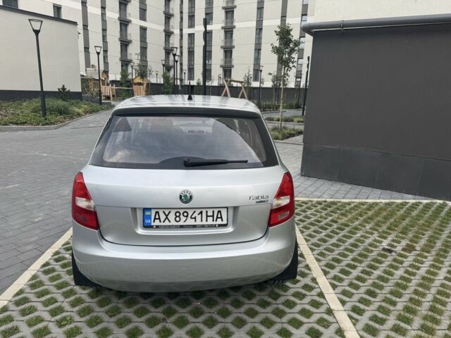 Серый Шкода Фабия, объемом двигателя 1.6 л и пробегом 280 тыс. км за 5000 $, фото 1 на Automoto.ua