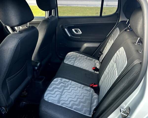 Серый Шкода Фабия, объемом двигателя 1.2 л и пробегом 123 тыс. км за 5000 $, фото 6 на Automoto.ua