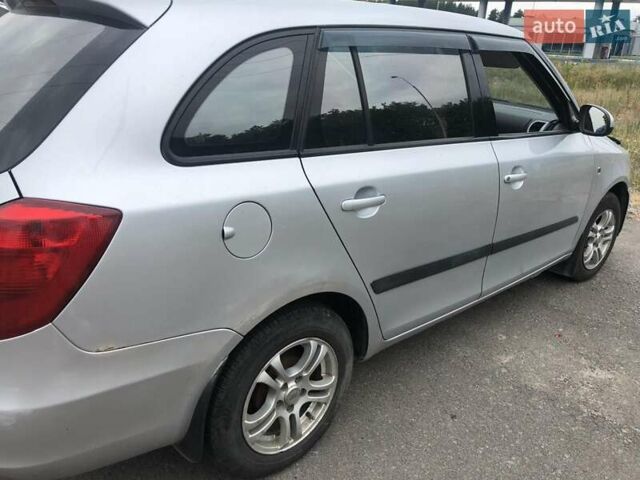 Серый Шкода Фабия, объемом двигателя 1.4 л и пробегом 210 тыс. км за 4500 $, фото 7 на Automoto.ua