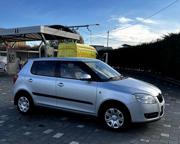 Серый Шкода Фабия, объемом двигателя 1.2 л и пробегом 123 тыс. км за 5000 $, фото 2 на Automoto.ua