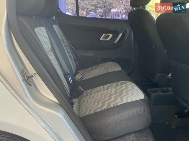 Серый Шкода Фабия, объемом двигателя 1.39 л и пробегом 185 тыс. км за 6300 $, фото 23 на Automoto.ua