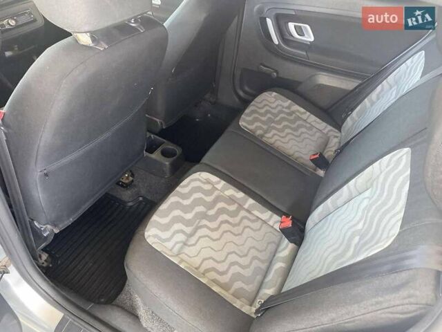 Серый Шкода Фабия, объемом двигателя 1.39 л и пробегом 185 тыс. км за 6300 $, фото 22 на Automoto.ua