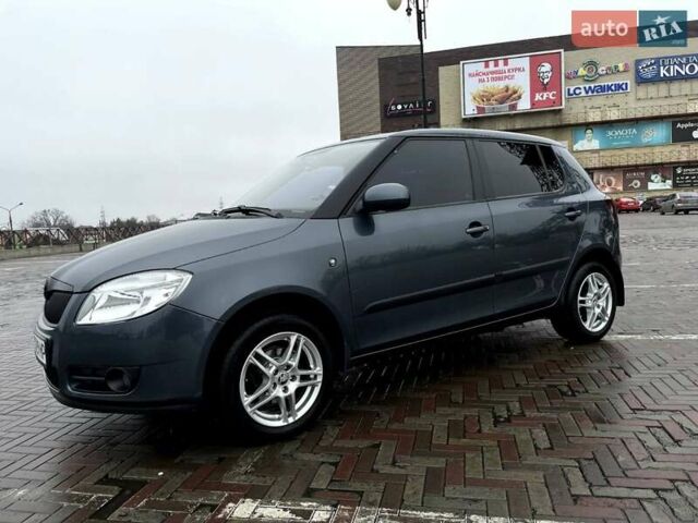 Серый Шкода Фабия, объемом двигателя 1.39 л и пробегом 69 тыс. км за 6150 $, фото 1 на Automoto.ua