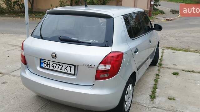 Серый Шкода Фабия, объемом двигателя 1.2 л и пробегом 314 тыс. км за 3950 $, фото 3 на Automoto.ua