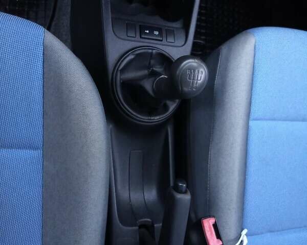 Серый Шкода Фабия, объемом двигателя 1.2 л и пробегом 210 тыс. км за 3950 $, фото 10 на Automoto.ua