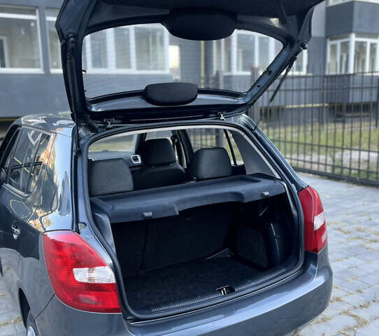 Серый Шкода Фабия, объемом двигателя 1.6 л и пробегом 253 тыс. км за 5999 $, фото 11 на Automoto.ua