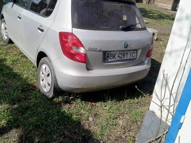 Серый Шкода Фабия, объемом двигателя 1.2 л и пробегом 200 тыс. км за 3500 $, фото 5 на Automoto.ua