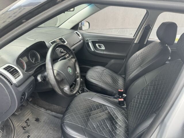 Серый Шкода Фабия, объемом двигателя 1.6 л и пробегом 280 тыс. км за 5000 $, фото 3 на Automoto.ua