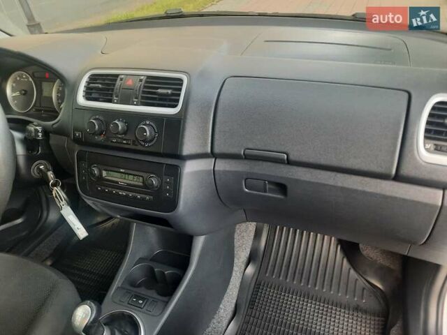 Сірий Шкода Фабія, об'ємом двигуна 1.39 л та пробігом 182 тис. км за 5200 $, фото 3 на Automoto.ua
