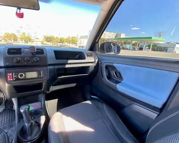 Сірий Шкода Фабія, об'ємом двигуна 1.2 л та пробігом 160 тис. км за 4300 $, фото 4 на Automoto.ua
