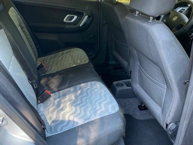 Серый Шкода Фабия, объемом двигателя 0 л и пробегом 218 тыс. км за 5100 $, фото 2 на Automoto.ua