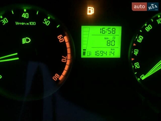 Сірий Шкода Фабія, об'ємом двигуна 1.2 л та пробігом 180 тис. км за 4700 $, фото 7 на Automoto.ua