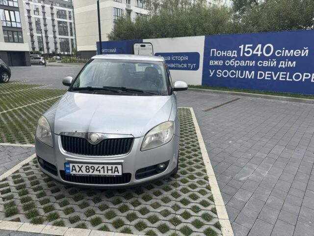 Серый Шкода Фабия, объемом двигателя 1.6 л и пробегом 280 тыс. км за 5000 $, фото 2 на Automoto.ua