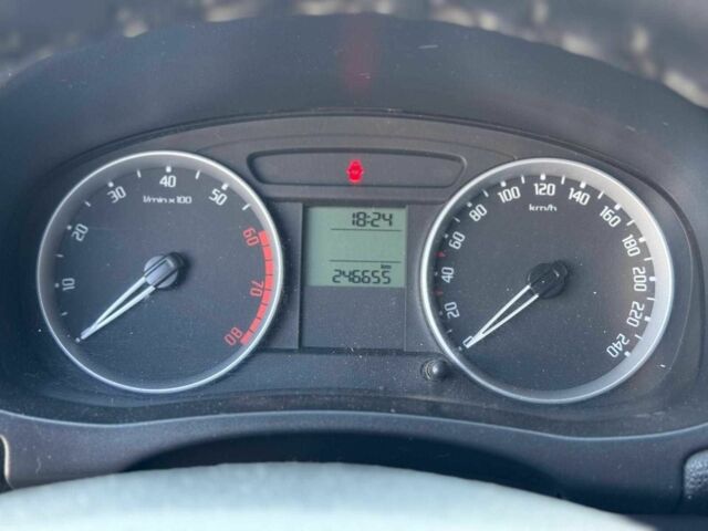 Сірий Шкода Фабія, об'ємом двигуна 1.4 л та пробігом 246 тис. км за 4240 $, фото 23 на Automoto.ua