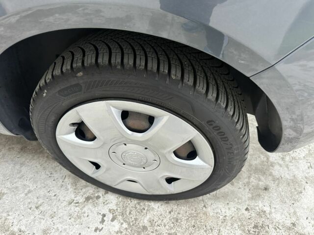 Сірий Шкода Фабія, об'ємом двигуна 0 л та пробігом 182 тис. км за 5300 $, фото 4 на Automoto.ua