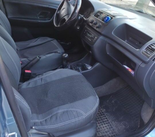 Серый Шкода Фабия, объемом двигателя 1.4 л и пробегом 260 тыс. км за 3200 $, фото 6 на Automoto.ua