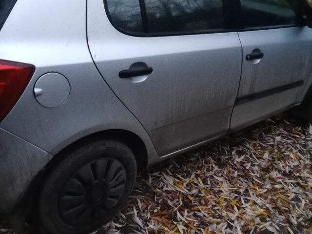 Серый Шкода Фабия, объемом двигателя 1.4 л и пробегом 320 тыс. км за 2500 $, фото 1 на Automoto.ua