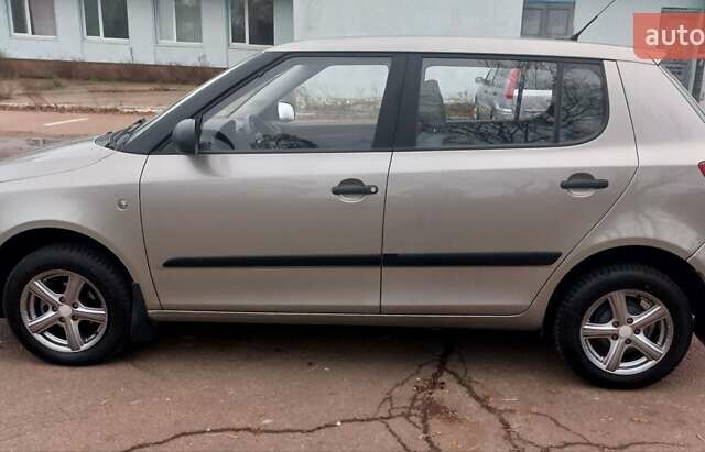 Серый Шкода Фабия, объемом двигателя 1.2 л и пробегом 113 тыс. км за 5100 $, фото 6 на Automoto.ua