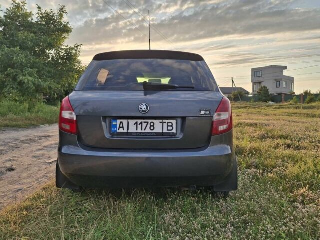 Серый Шкода Фабия, объемом двигателя 1.4 л и пробегом 312 тыс. км за 4000 $, фото 1 на Automoto.ua