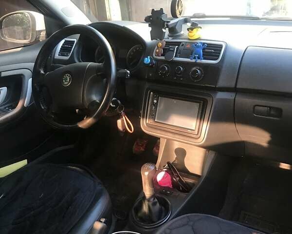 Серый Шкода Фабия, объемом двигателя 1.39 л и пробегом 318 тыс. км за 3700 $, фото 10 на Automoto.ua