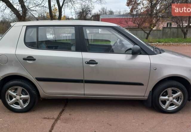Серый Шкода Фабия, объемом двигателя 1.2 л и пробегом 113 тыс. км за 5100 $, фото 4 на Automoto.ua