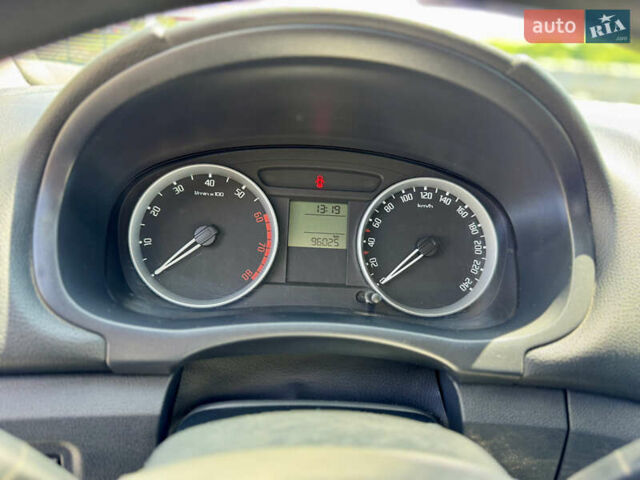 Серый Шкода Фабия, объемом двигателя 1.2 л и пробегом 96 тыс. км за 5100 $, фото 61 на Automoto.ua