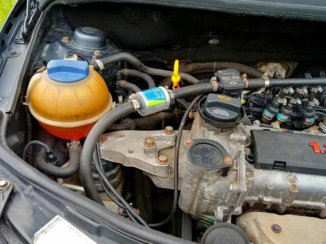 Серый Шкода Фабия, объемом двигателя 1.2 л и пробегом 260 тыс. км за 4000 $, фото 2 на Automoto.ua