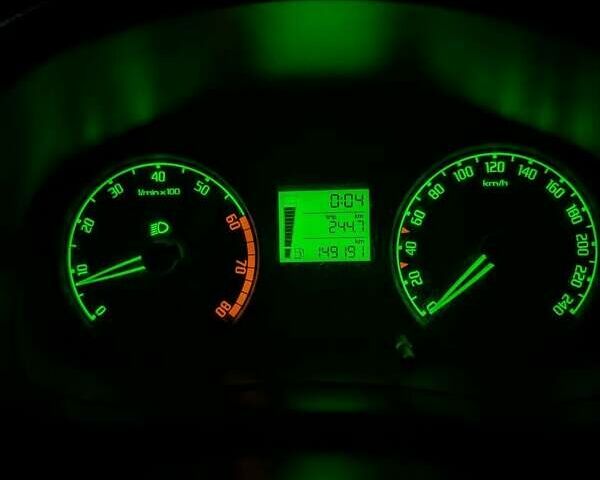 Серый Шкода Фабия, объемом двигателя 1.39 л и пробегом 154 тыс. км за 4999 $, фото 1 на Automoto.ua