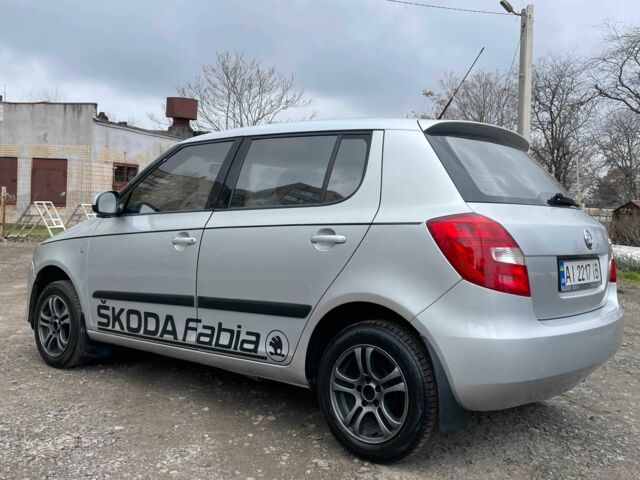 Серый Шкода Фабия, объемом двигателя 1.3 л и пробегом 195 тыс. км за 4200 $, фото 3 на Automoto.ua