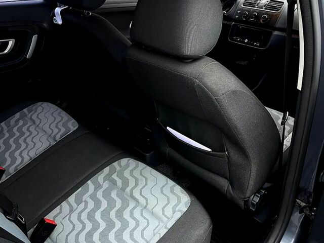 Серый Шкода Фабия, объемом двигателя 1.4 л и пробегом 69 тыс. км за 6150 $, фото 4 на Automoto.ua